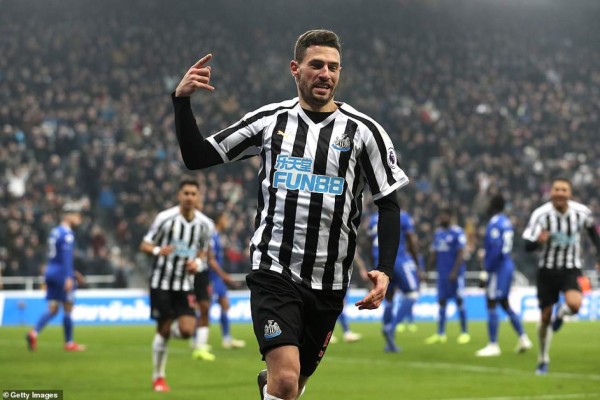 El 11 ideal de los mejores fichajes de la Premier League... ¡con un mexicano!