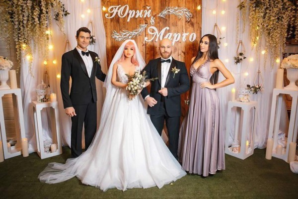 Así fue la gran boda del popular fisicoculturista ruso, Yuri Tolochko, con una muñeca de silicona