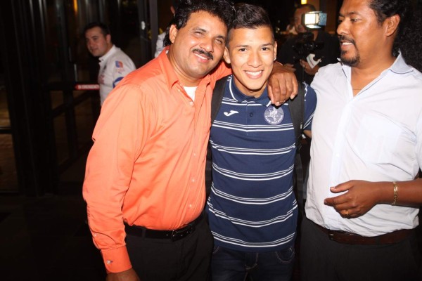 El jugador del Motagua Kevin López conoce a su padre en New Orleans