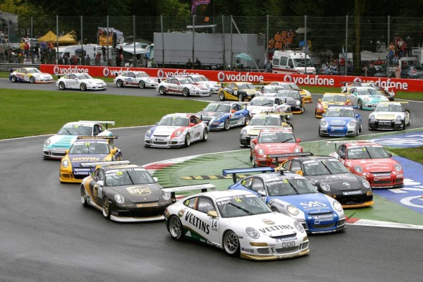 VIDEO: Extraño accidente en automovilismo