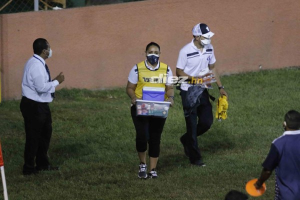 No se vio en TV: Festejo de Diego, la fisioterapeuta del Honduras Progreso y Vargas increpó al árbitro