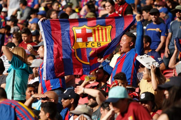 No se vio por TV: Espontáneos y llenazo... ¿Quién es el nuevo '8' del Barça?