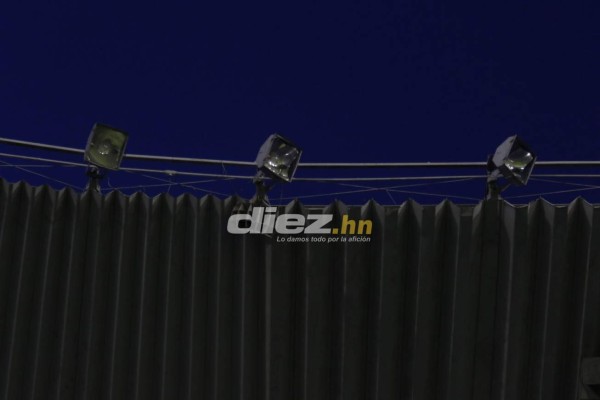 Amargo lamento en el Cuscatlán, alarmante imagen de Edwin Rodríguez y hondureñas hacen explotar el estadio