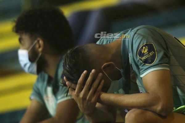 Desgarradoras imágenes de los futbolistas del Real de Minas luego del descenso en El Progreso