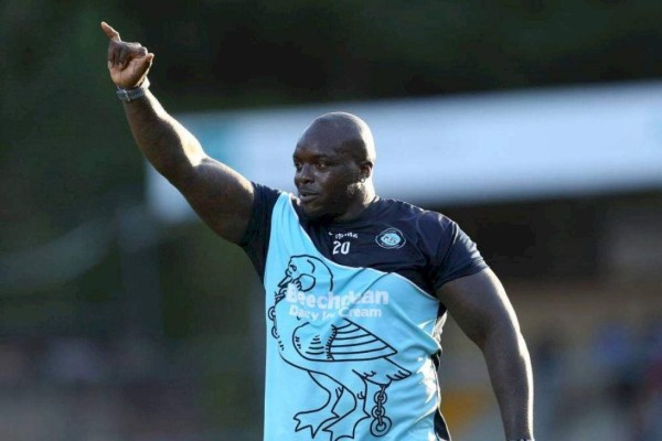Akinfenwa, el delantero de 220 libras que llevó al Wycombe de la cuarta a la segunda división