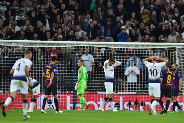 No se vio por tv: La pelea de Vidal y la típica de Messi en Wembley