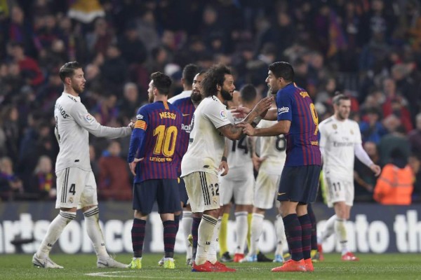 Fotos: Vidal se baja a Casemiro y la reacción de Messi al final del Clásico