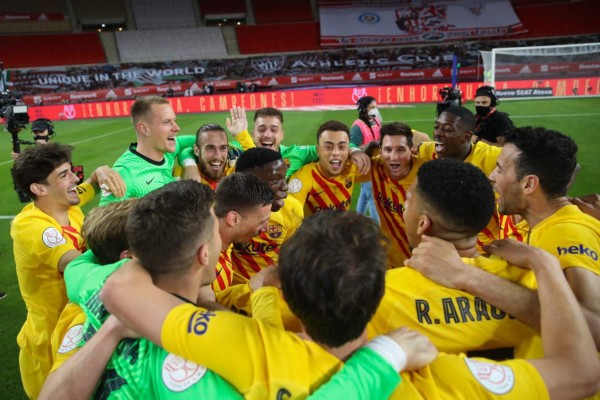 Piqué se roba el show, el mensaje del Real Madrid y... ¿Messi levanta la última Copa en el Barcelona?