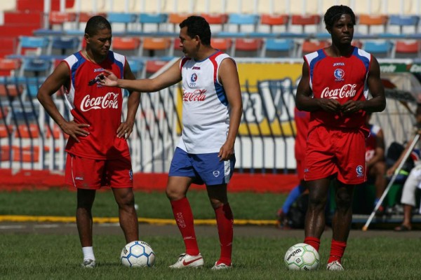 Solo tres siguen activos: El último 11 de Olimpia que puso de rodillas a Saprissa en Costa Rica