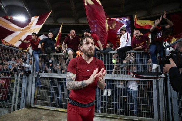 Lo que no se vio en TV: Eufórica celebración de Liverpool y Salah consuela a sus excompañeros