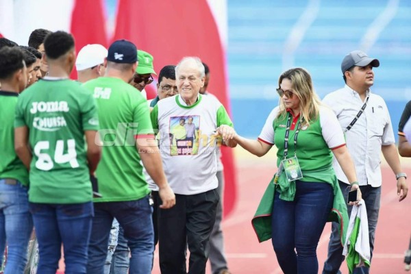 En fotos: Chelato Uclés se emociona en lindo homenaje que le realizó Marathón&nbsp;&nbsp;