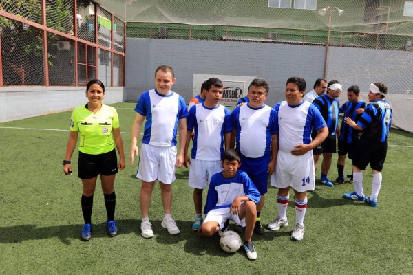 FOTO: Así se preparan los no videntes hondureños para el Centroamericano de fútbol sala