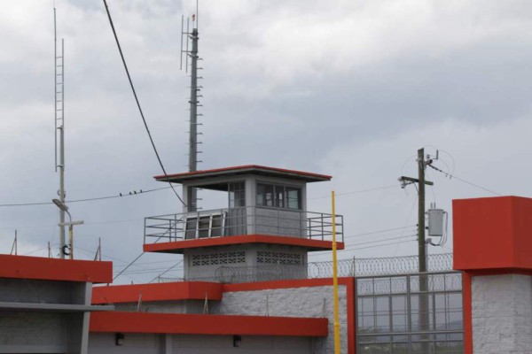 INFORME ESPECIAL: Así es la vida dentro de la nueva prisión de Honduras: El Pozo 3