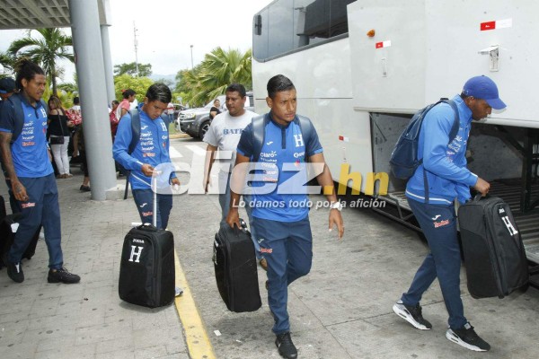 ¡SORPRESA! Afición arropa a selección de Honduras en su llegada de México