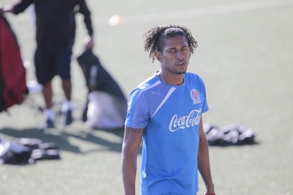 Las mejores fotos del delantero Carlo Costly y sus cambios de look