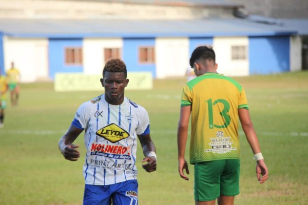 Tyson Núñez y el once ideal del Victoria que ilusiona en la Liga de Ascenso