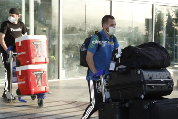 ¡Dos con mascarilla! Las imágenes de la llegada de Seattle Sounders a Honduras