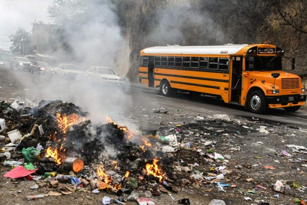 ¡Fuego y calles tomadas! Continúan las protestas en Tegucigalpa y otras ciudades del país