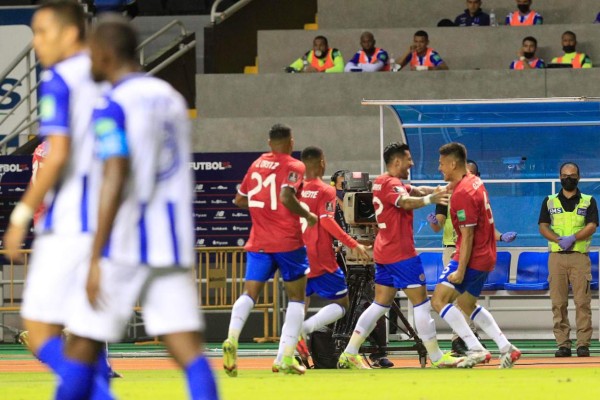 Romell Quioto dejando tendido a Navas, la reacción de Luis Suárez ante la pedida de su salida y la alegría tica