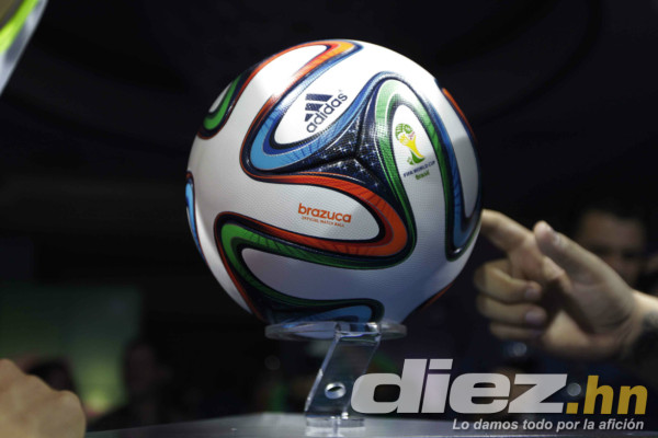 Diunsa presentó el balón oficial del Mundial Brasil 2014.