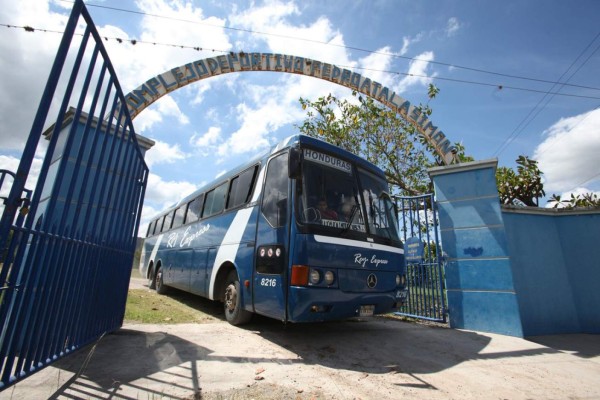 ¿Cuál es el más bonito? Los autobuses en los que se transportan los clubes de Centroamérica