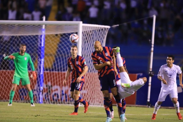 La dolorosa imagen del capitán, el repudio a Fabián Coito y el desorden en las graderías provocado por la derrota