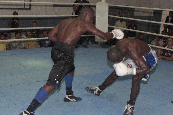 EL 'Muñeco' González pierde su invicto de boxeo