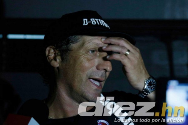 No se vio en TV: La frustración de Troglio por la segunda derrota de Olimpia y la locura en el Excélsior