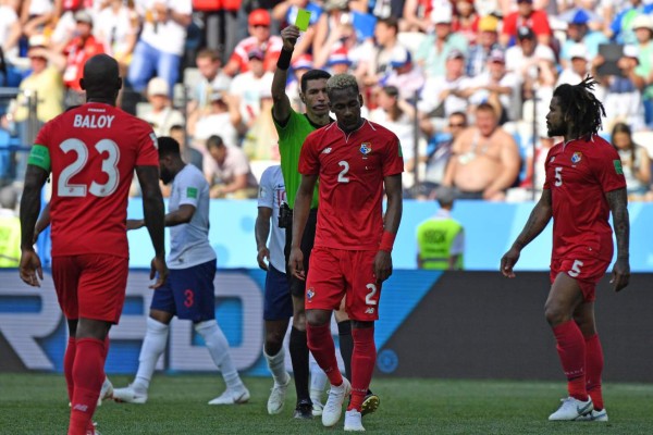 NO SE VIO POR TV: Panameños regalan sus camisas y Maguire exhibe a su preciosa novia