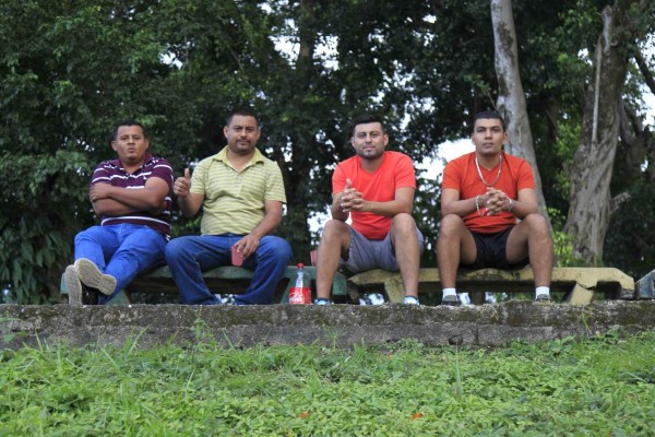 ¡Qué curioso! Venta de boletos, gradas de madera, camerinos de cemento... así es el ascenso en Honduras