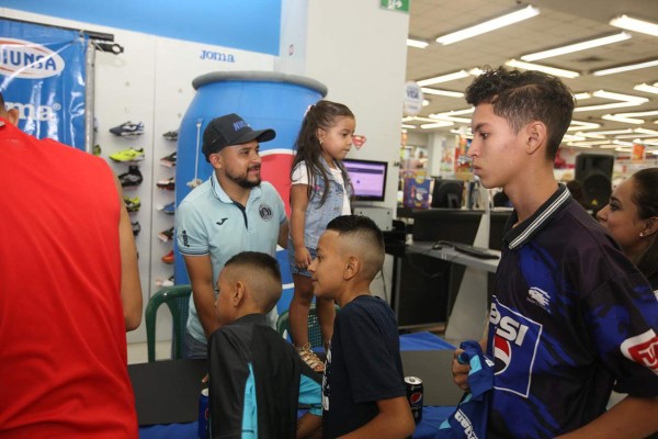 FOTOS: Motagua comparte con su afición antes del duelo contra Olimpia