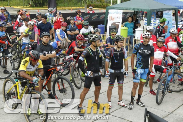 Ciclistas hicieron vibrar San Pedro Sula con la competencia Toro de Toros TORO DE TOROSylt;/