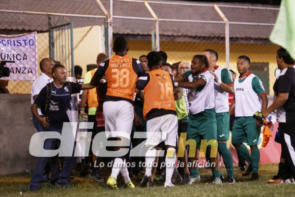 NO SE VIO POR TV: La gresca en el Honduras-Marathón y los tórtolos en el Morazán