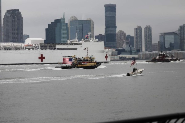 El impresionante buque hospital militar que llega Nueva York para combatir el coronavirus