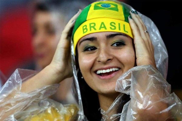 Ambiente del Brasil-Honduras en el estadio Beira-Rio en Porto Alegre