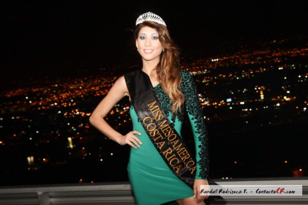 Nicole Menayo: La modelo que ha generado polémica entre los 'dueños” de Saprissa y Herediano