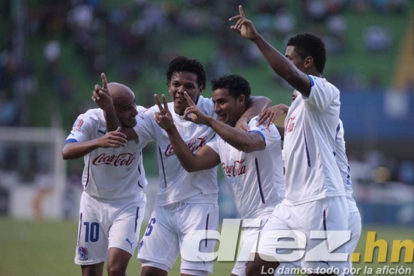 Olimpia puso de rodillas al Motagua y lo humilló ganándole 4-1