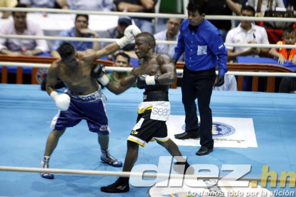 ¡Josec 'Escorpión” Ruiz retiene el cinturón de campeón Centroamericano y del Caribe