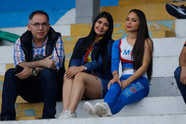 ¡Lindas! El Morazán se iluminó con tanta belleza para el Real España-Motagua