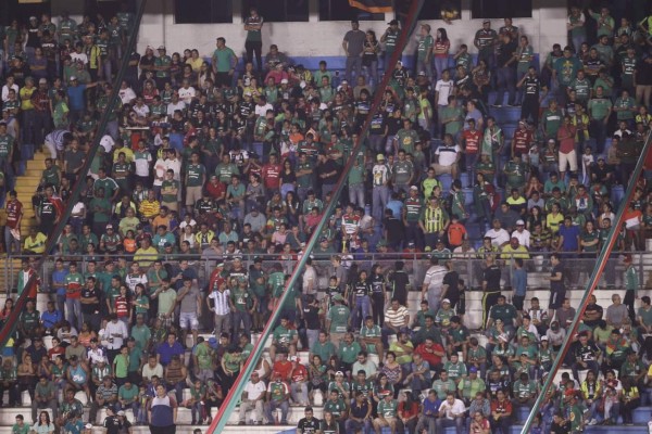 Bellas chicas y gratas sensaciones: ambientazo en el Marathón vs Santos Laguna