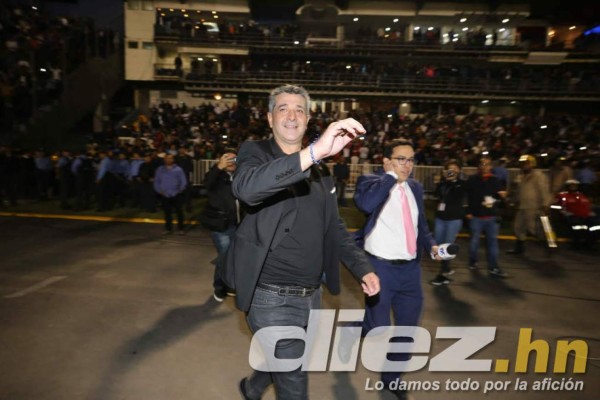 No se vio en TV: Locura en camerinos y el abrazo de Diego Vázquez con Henry Figueroa