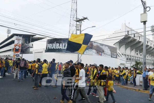 EN FOTOS: Espectacular ambiente en el Morazán para el clásico Real España-Marathón