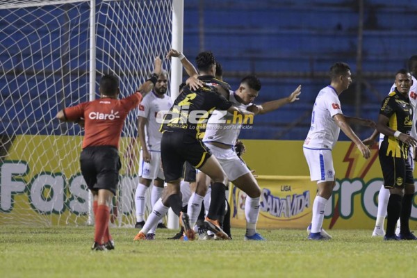 Fotos: ¿Por qué Jerry Bengtson jugó con mascarilla? Bronca Arboleda-Pírez y el cuidado con los balones