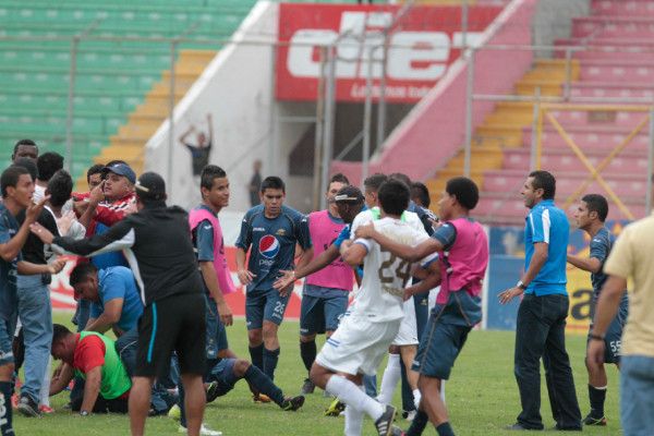 Olimpia-Motagua reserva se fueron a los golpes
