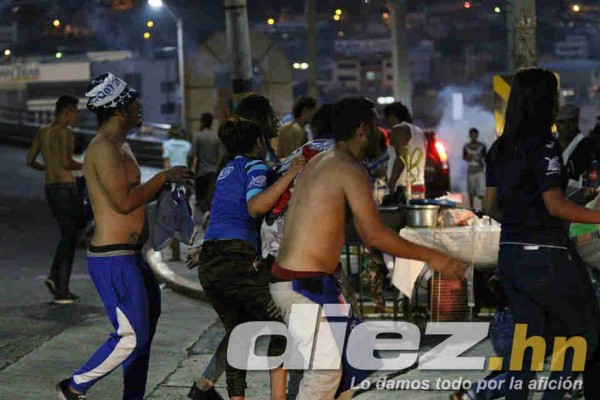 EN FOTOS: Noche de terror en las afueras del Nacional tras derbi Motagua-Olimpia