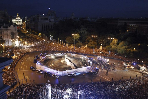 El Real Madrid celebra en la Cibeles