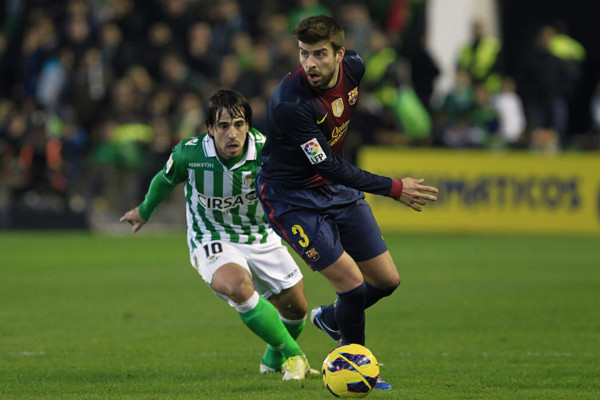Barcelona vence 2-1 al Betis y Messi hace historia