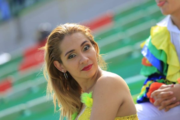 Hermosas chicas y ambientazo en el Yankel Rosenthal para el clásico Marathón-Olimpia