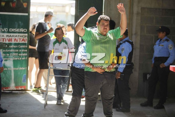Fotos: El ambiente en el clásico sampedrano entre Marathón-Real España