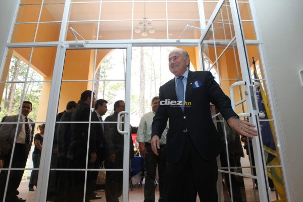 El recorrido que hizo Joseph Blatter, primer presidente de FIFA que visitó Honduras
